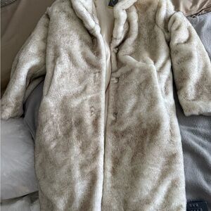 Elegant Cream MED Faux Fur Coat NEW WITH TAGS